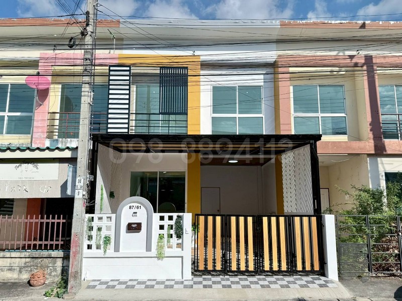 ขายทาวน์เฮาส์ 2 ชั้น ทำเลต้นซอย ม.เพ็ญศิริ4 ซ.เลียบวารี 25/1 หนองจอก เนื้อที่ 20.7 ตรว 3นอน 2น้ำ