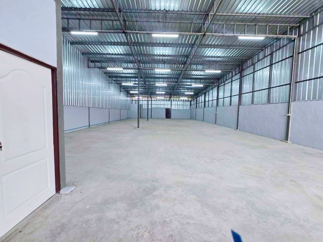 ให้เช่าโกดัง โรงงาน พร้อมออฟฟิศ เลียบคลองบางน้ำจืด 1.3 กม. 400 ตร.ม  เดินทางสะดวก สถานีรถไฟบางน้ำจืด 350 ม.ถ.เอกชัย-พระราม2