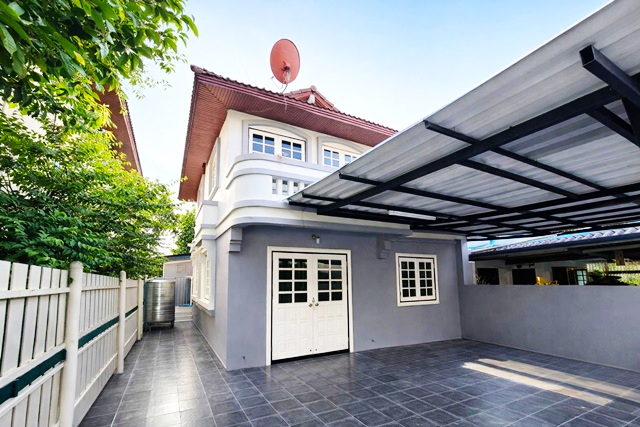 ห้าแยกวัชรพล บ้านเดี่ยว 3 ห้องนอน 3 ห้องน้ำ ใกล้บิ๊กซีวัชรพล 600 ม. โลตัสวัชรพล 800 ม. พื้นที่ 36 ตร.ว. พื้นที่ใช้สอย 184 ตร.ม.