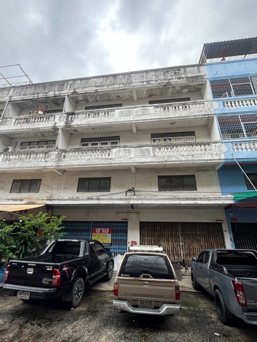 อาคารพาณิชย์ 4 ชั้น  60.1 ตารางวา 2 คูหา ตีทะลุถึงกันกว้างขวางเป็นพิเศษ  พุทธบูชา39