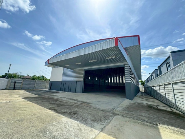 เลียบคลองประปา ให้เช่าโกดัง MRT แจ้งวัฒนะปากเกร็ด 28 4.5 กม.รังสิต 3.9 กม.  1205 ตร.ม. 305ตร.วา. ม.รร.พระหฤทัยนนทบุรี 1.4กม.