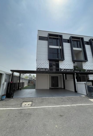 ให้เช่าโฮมออฟฟิศ 4 ชั้น  The Harmoney รามอินทรา62 ใกล้แฟชั่นไอส์แลนด์ ใกล้รถไฟฟ้าสีชมพู