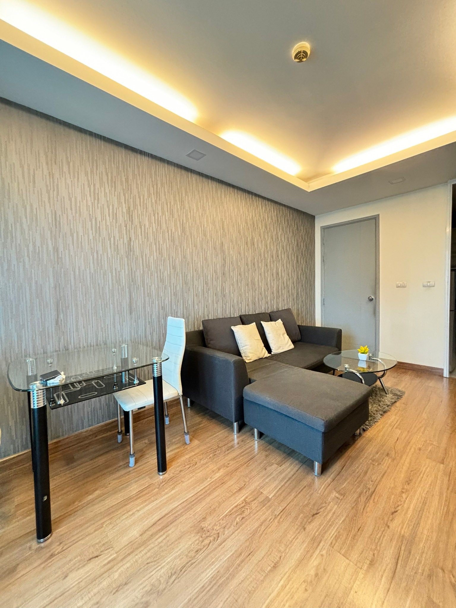 Thru ThongLor Spacious Clean Quiet 24th Floor BTS Thonglor
