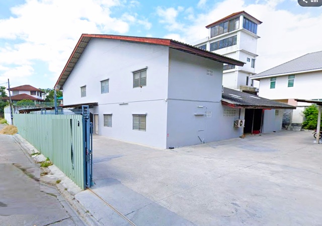 นวมินทร์ 22-28  MRTลาดพร้าว101 2.8 กม. เดอะมอล์ บ้านคฤหาสน์2ชั้น 5นอน 620ตร.ม. บนที่ดินครึ่งไร่  ตลาดปัฐวิกรณ์ 3 กม. MRT บางกะปิ 2.2 กม.