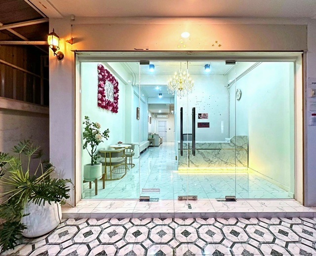 เหมาะกับคลินิก เสริมสวย สปาปตท.สําเร็จพัฒนา ตลาดนัดลุงออม 1.1 กม. อาคารพาณิชย์ 4 ชั้น ตึกแฝด Stand alone 474 ตรม. 90 ตร.วา.