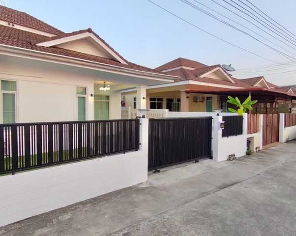 บ้านซอยเขาน้อย ใกล้ทางรถไฟเพียง20เมตร เฟอร์บิวอินเครื่องใช้ไฟฟ้า  เฟอร์ครบหิ้วกระเป๋าเข้าอยู่ได้เลย