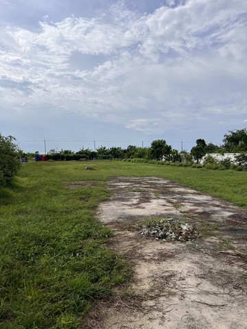 ขายที่ดิน 2 ไร่ 2 งาน  บางนา-ตราด กม.33 บางบ่อ พื้นที่สีม่วง **ถมที่แล้วติดถนนมีรั้วกำแพง**ใกล้นิคมอุตสาหกรรมเวลโกรว์