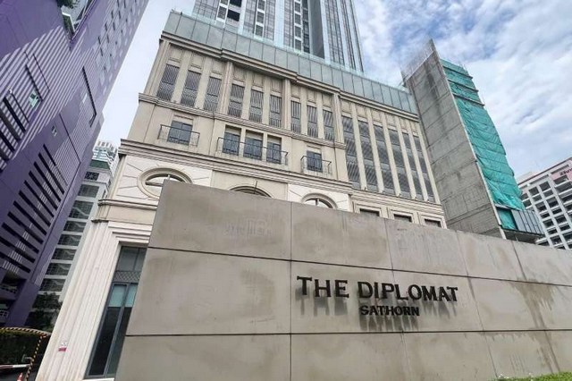 ขายคอนโดหรู เดอะ ดิโพลแมท สาทร  ทำเลใจกลางเมืองใกล้ศูนย์กลางย่านธุรกิจสาทร ติด BTS สุรศักดิ์ 100 เมตร