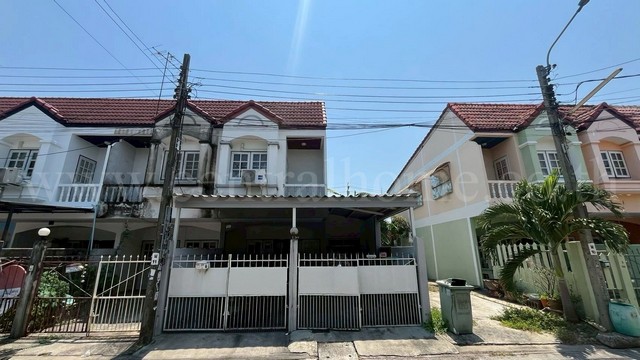 ทาวน์เฮ้าส์ ซอยโกสุมรวมใจ 38 ดอนเมือง หลังมุม ราคาถูก