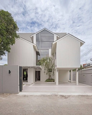 LV53445 ขาย/ให้เช่า บ้านเดี่ยว บ้านเดี่ยวหัวมุมย่านเอกมัยทองหล่อทำเล ใกล้เอกมัย ทองหล่อ