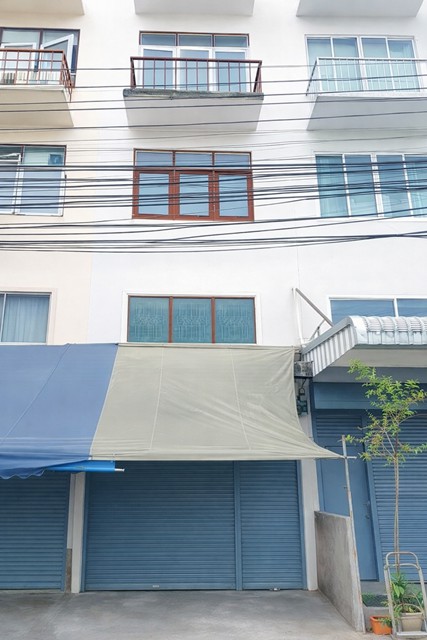 อาคาร 4 ชั้น 3 นอน มาร์เก็ตเพลส ทองหล่อ 700ม.  250 ตร.ม. 16 ตร.ว. สุขุมวิท45-53 ใกล้รพ.สมิติเวช สุขุมวิท 600 ม. ใกล้BTS ทองหล่อ 1.5 กม.