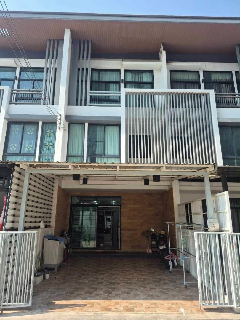 HR 9814 ให้เช่าทาวน์โฮม 3 ชั้น โครงการ Cozy ลาดพร้าว โชคชัย 4