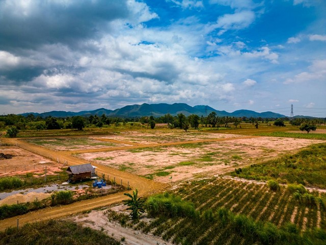 วิวเขาใกล้ชะอำเกือบ1ไร่ 5แสนบาทเท่านั้น ห้วยทรายเหนือ ชะอำ เพชรบุรี T.086-301-6161