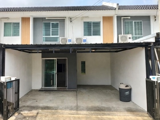 รีโนเวทใหม่ทั้งหลัง 17.4 ตร.ว. 140 ตร.ม.ตลาดคลองหก 900 ม. ทาวน์เฮ้าส์ 2 ชั้น สภาพสวย 3 นอน 2 น้ำ ใกล้ ม.เทคโนโลยีราชมงคลธัญบุรี 800 ม.