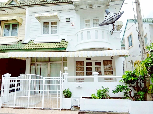 สนามกอล์ฟกรุงกวีและคันทรีคลับ ธัญญะคลอง 4  ทาวน์เฮาส์ให้เช่า 2 ชั้น 3นอน 2น้ำ  บิ๊กซี รังสิต-นครนายก 700ม.  ตลาดคลอง 4 1.2 กม.