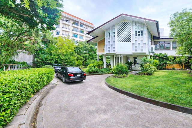 คฤหาสน์ขนาดใหญ่มาก 12นอน 1ไร่ 200ตรว. 500 ตร.ม. ใกล้ BTSอารีย์ 750 ม. ราชครู Produciton house Office   500ตร.ม.  5น้ำ 84998B-M.