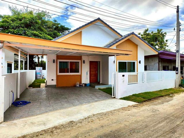 ขายเพียง 1.99 ล้าน 45 ตรว. – #สันปูเลย #ดอยสะเก็ด บ้านเดี่ยวชั้นเดียว บ้านสวยพร้อมอยู่ ของแถมจัดเต็ม ทำเลดี เดินทางสะดวก ไม่ลึกลับ