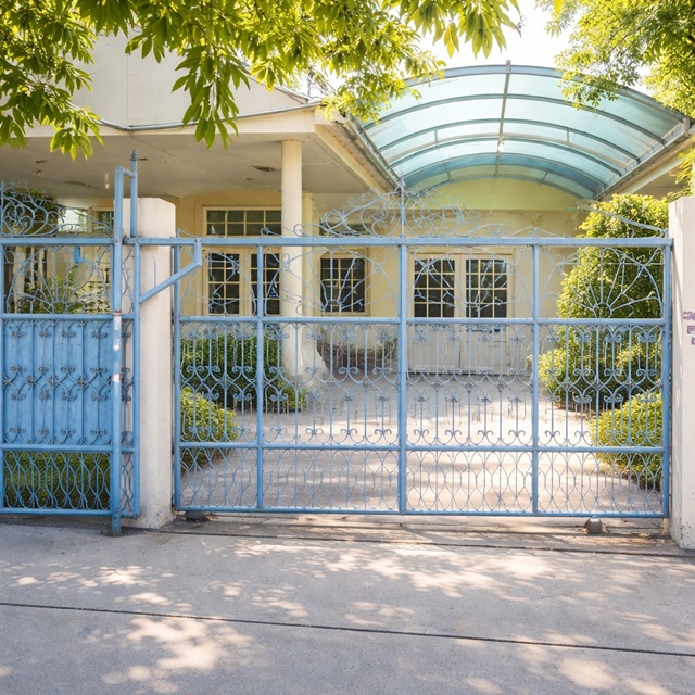 รามอินทรา 38-42MRT รามอินทรา กม.6 580ม ให้เช่าบ้าน 2 ชั้น 43ตร.วา. 3 นอน 2 น้ำ 3 แอร์ เลียบด่วนเอกมัย 1.2 กม. แฟชั่น 2.2 กม.