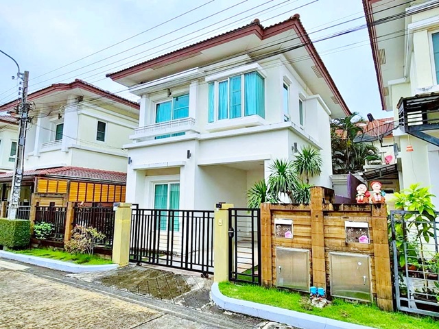 ซ.สุขุมวิท 111-115  BTSสำโรง2.79 กม. ให้เช่าบ้านเดี่ยว 2 ชั้นพร้อมเฟอร์ฯ  3 นอน 2 น้ำ MRT ศรีด่าน 900ม.แจส เออเบิร์น ศรีนครินทร์ 1.3 กม.