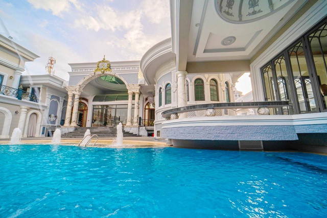 จากเซนทรัลปิ่นเกล้า ขายคฤหาสน์หรู 3ชั้น 2ไร่ 72ตรว.14นาที รวมชั้นใต้ดินจอดรถ super car 20คัน เต็มพื้นที่ ถ.อักษะ พุทธมณฑลสาย3