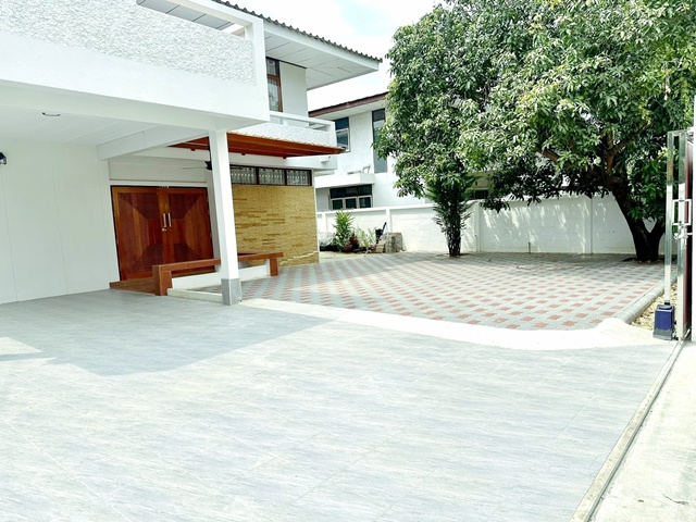 MRT สวนหลวง ร.9 1.4 กม สุขุมวิท101/1 ประวิทย์และเพื่อน วชิรธรรมสาธิต53-59  4นอน  บ้านสุดหรู  80 ตร.วา. จัดเต็มเฟอร์ฯ