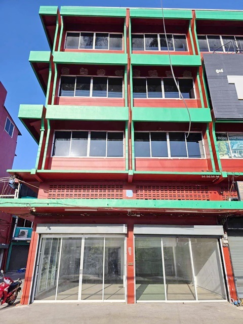 อารีย์ ให้เช่าอาคาร 4.5ชั้น 2คูหาหลังมุม พญาไท 4นอน  BTS สะพานควาย 900ม. ติดกัน ตลาดสดห้วยขวาง 1.4 กม. อินทามระ10-14   28ตร.วา. 448ตร.ม.