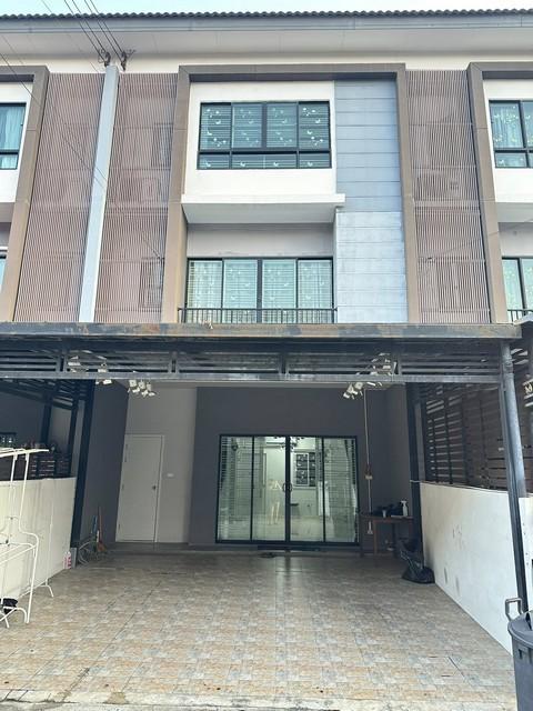 ให้เช่าทาวน์โฮม 3 ชั้น 20 ตร.ว. เดอะ คอนเนค อัพ 3 ซ.ลาดพร้าว 126 ใกล้ The Mall บางกะปิ