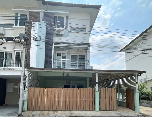 โครงการเดอะ สตอรี่ ราชพฤกษ์ ทาวน์โฮม 3 ชั้น ซอยบางกร่าง 53 ถนนบางกรวย - ไทรน้อย นนทบุรี  ขายบ้านสภาพดี หลังมุม ราคาพิเศษ พร้อมโปรโมชันส่วนลด