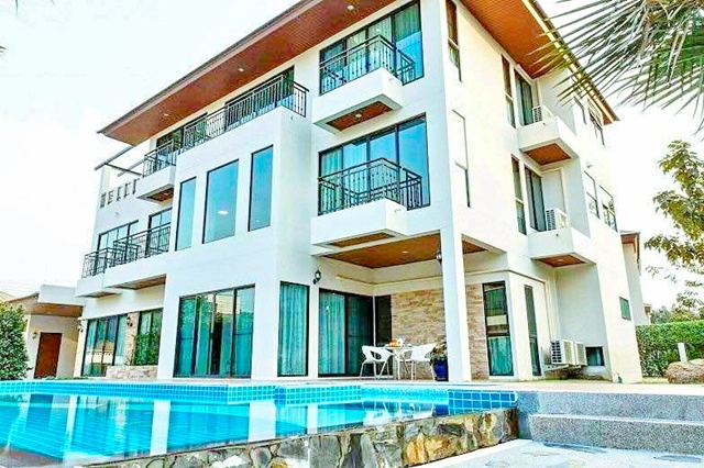 4ปีมีครั้ง สนามกอล์ฟ กรุงเทพกรีฑา 800ม. คฤหาสน์ 3ชั้น  Pool Villa เฟอร์ครบ 6นอน 6 น้ำ ม.นานาชาติแสตมฟอร์ด 250ม. 200ตร.วา. 650ตร.ม. พระราม 9