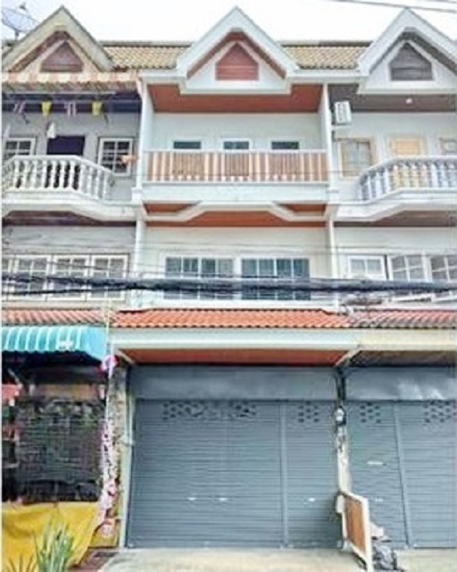 ม.เกริก รามอินทรา กม.2  รามอินทรา11-17  ให้เช่าอาคารพาณิชย์ 3 ชั้น เซ็นทรัล รามอินทรา 1.7 กม.รีโนเวทใหม่ทั้งหลัง 18 ตร.วา.