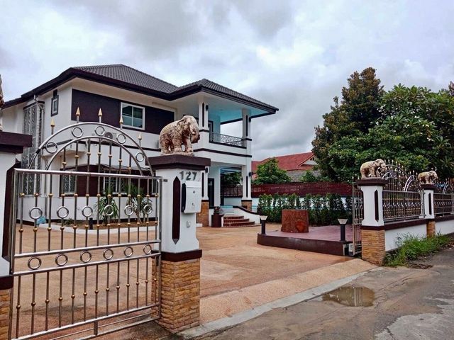 ขายด่วนพร้อมผู้เช่า 8.5 ล้าน แม่ริม บ้านพูลวิลล่าหลังใหญ่ มีบ้าน 2 หลัง รับรายได้เดือนละ45000 บาท (สัญญาหมด ก.ค. 69) เฟอร์นิเจอร์ครบ