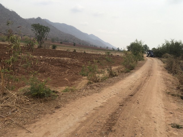 สนใจมีที่สวยๆสักแปลงโซนนี้ไหม ที่ดินติดภูเขา ต.พระนอน อ.เมือง จ.นครสวรรค์ วิวสวยมากๆๆ 5ไร่เศษ โทร 096-882-1857