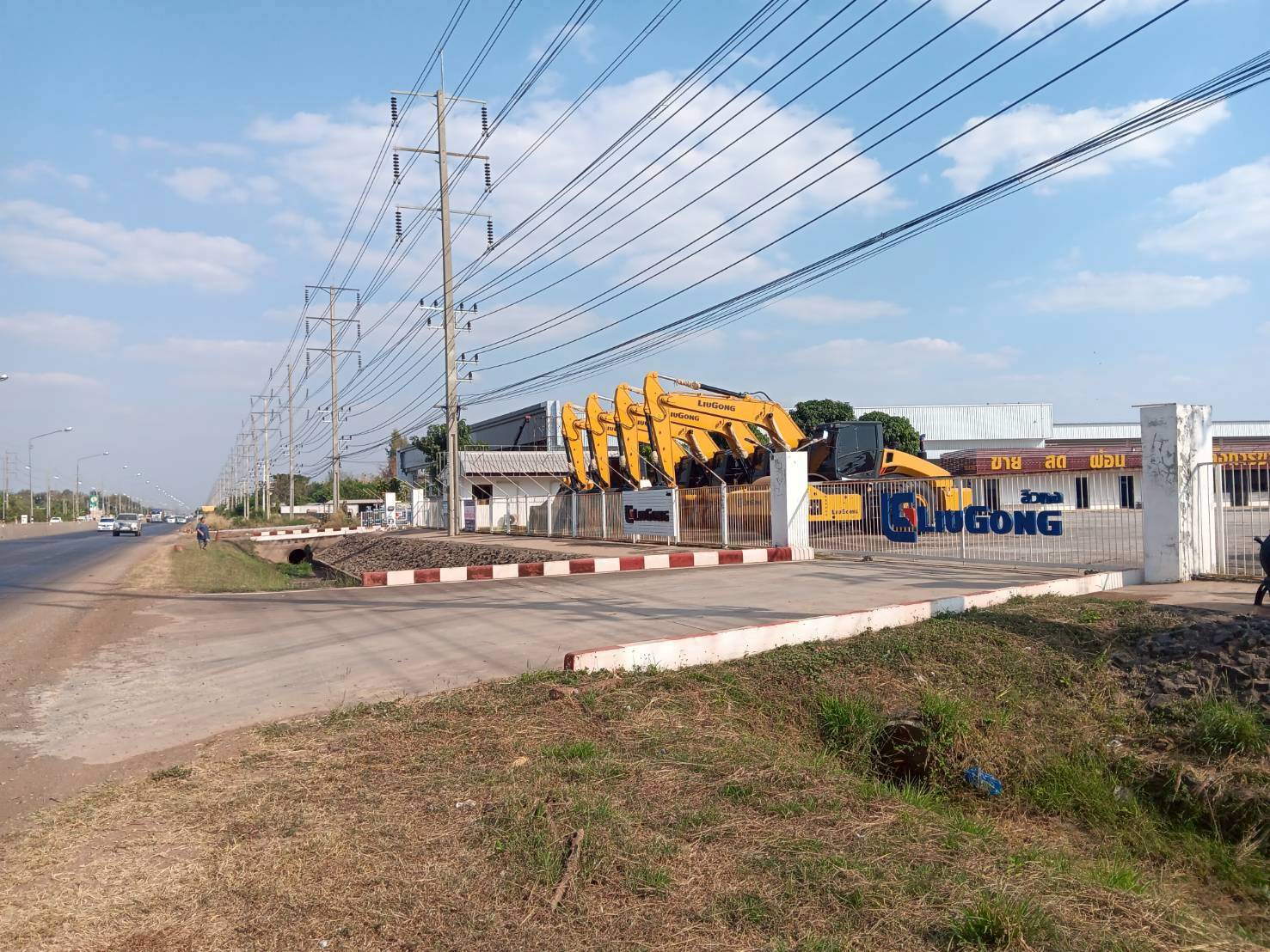 ขายที่ดินเทพื้นคอนกรีต 4 ไร่ พร้อมอาคารโชว์รูม ใจกลางเมือง  พลับพลา อำเภอโชคชัย  จังหวัดนครราชสีมา