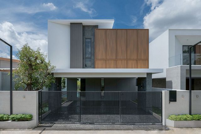 ให้เช่าพูลวิลล่าหรู 170000 บาท/เดือน ขาย 24.9 ล้าน #โซนเจ็ดยอด #อ.เมือง #วิวดอยสุเทพ #สไตล์โมเดิร์น #เฟอร์นิเจอร์ครบ พร้อมเข้าอยู่ได้เลย