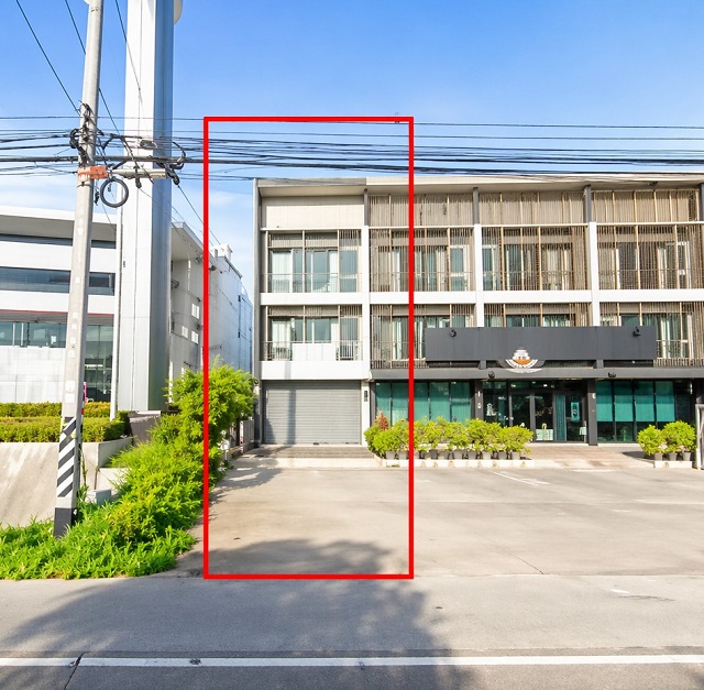 ใกล้เซ็นทรัลพิณุโลก 1.6 กม. อาคารพาณิชย์ 3 ชั้น 3นอน 3น้ำ ถนนวงแหวน by pass 16ตร.วา. 190ตร.ม.  เมืองพิษณุโลก รพ.พิษณุโลก 2.6 กม.  พลายชุมพล