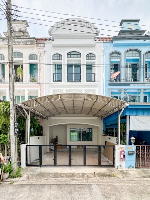 ขายทาวน์โฮม 3 ชั้น 26 ตรว. 4 ห้องนอน หมู่บ้าน เดอ สยาม สวนหลวง ร.9 ใกล้สวนหลวง ร.9 ร่มรื่น เป็นส่วนตัว