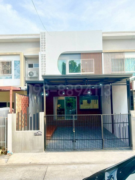 ขายทาวน์โฮม 2 ชั้น มบ.อินดี้ บางนา-ตราด กม.26 เนื้อที่ 22 ตรว 2นอน 3 น้ำ ทำเลดี ใกล้ เมกาบางนา