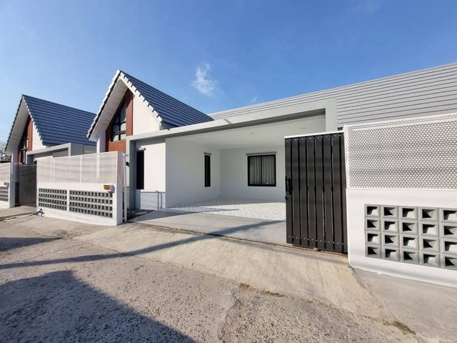 บ้านเดี่ยวสร้างใหม่ POOL VILLA ยังไม่มีใครเข้าอยู่  อยู่ใกล้ตลาดไร่วนาสินซอยสยาม