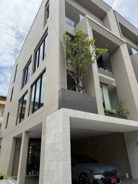 ให้เช่าโฮมออฟฟิศหรู 4 ชั้น 527 ตรม. พร้อมลิฟท์ นาคนิวาส ลาดพร้าว 71 หลัง Central eastville **จดทะเบียนบริษัทได้