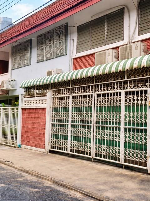 ให้เช่าทาวน์เฮ้าส์ 2 ชั้น 23 ตร.ว. ถนนรัชดาภิเษก 3 ซอยโพธิ์ปั้น ใกล้เซ็นทรัล พระราม 9