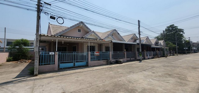 Townhouse ม.บ้านอิงสวน อ.สามชุก จ.สุพรรณบุรี 0 RAI 0 NGAN 25 ตร.ว. 1200000 - ไม่ไกลจาก ใกล้แหล่งชุมชนมากมาย เยื้องมหาวิทยาลัยราชมงคลจังหวัดสุพรรณบุรีใกล้เพียงแค่เดินถึง ใกล้ตลาดศรีประจันต์ ใกล้วัดสามชุก ใกล้โลตัส ใกล้ศูนย์ราชการ ใกล้ตลาดปากคลอง ใกล้ว