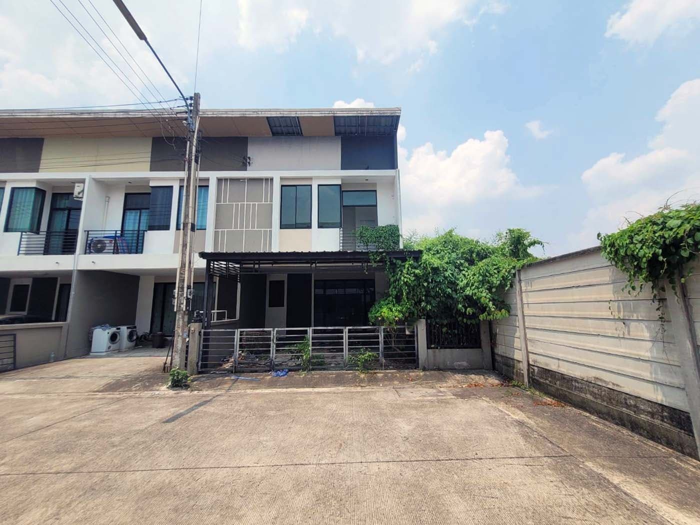 ขาย ทาวน์เฮ้าส์ เดอะทรัสต์ทาวน์ บ่อวิน อำเภอ ศรีราชา จังหวัด ชลบุรี