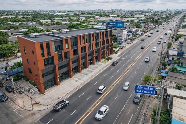 ติดถ.ใหญ่ เพชรเกษม 77 ถึง 81 ถูกที่สุด ร้านกาแฟ ร้านสัก ร้านเล็บ 4นอน 3น้ำ ตกแต่งระดับพรีเมี่ยมแล้ว 3.5 ชั้น อาคารพาณิชย์ ให้เช่า