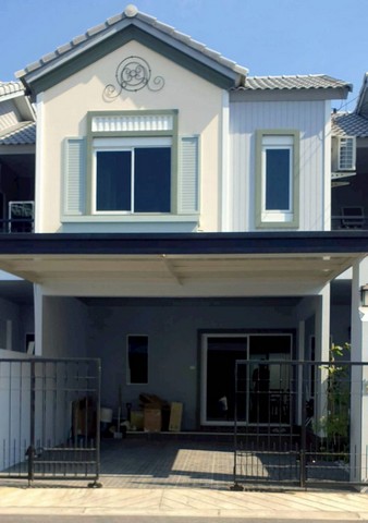 บ้านทาวโฮมโครงการไลฟ์ อิน เดอะ การ์เด้น ไม่ไกลจากแลนด์มาร์กชลบุรีให้เช่าพร้อมเฟอร์ครบ