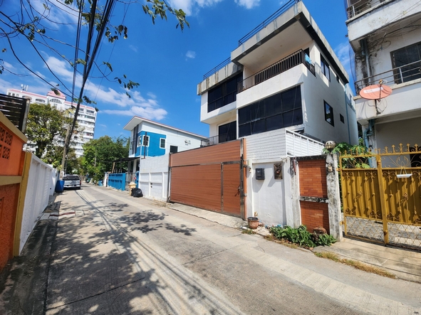 ให้เช่าบ้านเดี่ยว 3 ชั้น 58 ตรว. ซอย ปุณณวิถี 31 สุขุมวิท 101  ใกล้ BTS ปุณณวิถี