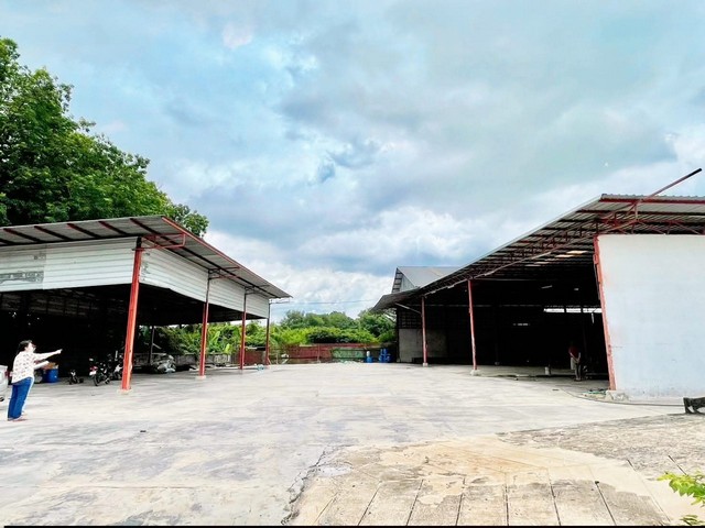 ขายโรงงานพนัสนิคมชลบุรี  18-2-87 ไร่  พื้นที่สีเหลือง พื้นที่ภายในโกดัง 1600 ตรม  เดิมทำโรงไม้เก่า ห่างตัวเมืองพนัส 2 กิโลเมตร