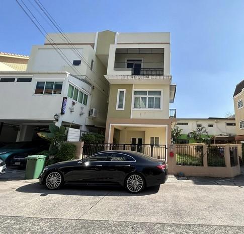 HR 6281 ให้เช่าทาวน์โฮม 3 ชั้น หมู่บ้านลภาวัน17 บางรักน้อย เมืองนนทบุรี