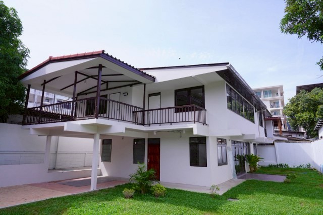 ให้เช่้บ้าเดี่ยวย่านสุทธิสารหรือลาดพร้าว48ที่ดิน50ตร.ว5นอน5น้ำแอร์5เครื่องสวนสนามหญ้าใหญ่เหมาะทำออฟฟิศจดทะเบียนบิษัทได้เช่า35000บาท/เดือน