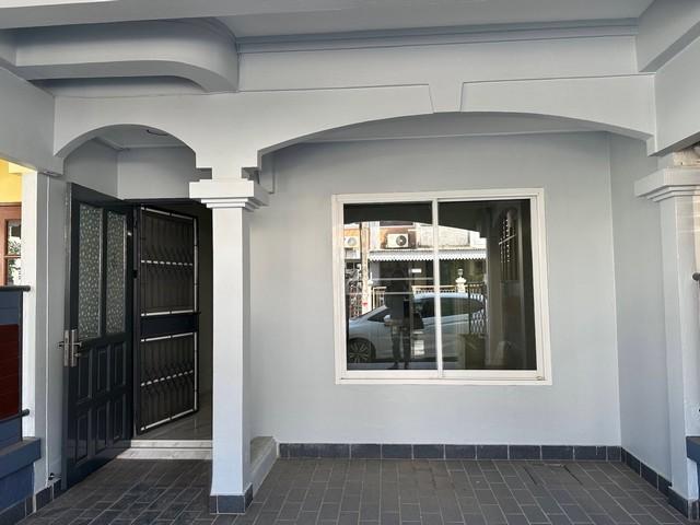 HR 9718 ให้เช่าทาวน์เฮ้าส์ 2 ชั้น 20 ตรว. 2 ห้องนอน ซอยรัชดา 36 (ซอยเสือใหญ่) พร้อมเข้าอยู่