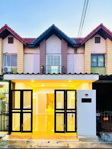ขายทาวน์เฮ้าส์ 2 ชั้น สถานะกำลังรีโนเวทใกล้นิคมอมตะนครเฟส 3 4 5 ม.แฟมิลี่แลนด์นาป่า พื้นที่   18  ตรว  2 ห้องนอน 2ห้องน้ำ